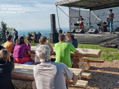 jak-chata-na-javorovem-oslavila-120-let